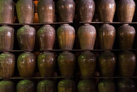 台湾工厂一排排发酵酒精饮料照片